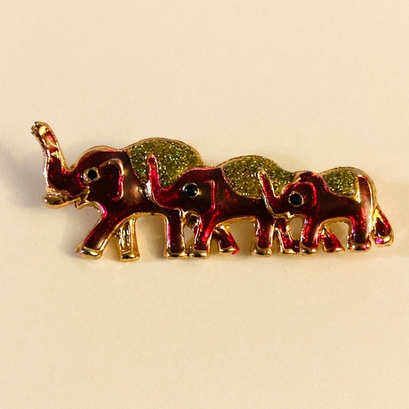 Three Pink Elephants Brooch - Picture 4 of 7